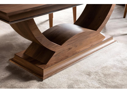 Set di mobili per sala da pranzo con tavolo e sedie