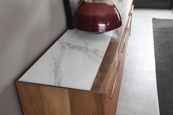 Mobile arancione con cassetti e ripiani, comò xxl, sideboard 240cm