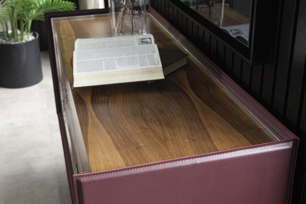 Mobile sideboard viola in legno 141 cm con pelle