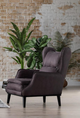 Elegante poltrona viola scuro con poggiapiedi per un ambiente abitativo stiloso