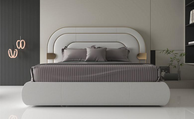 Letto grigio di lusso con accenti dorati design moderno e testiera imbottita
