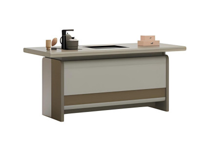 Scrivania moderna in marrone con pratico spazio di archiviazione e design elegante