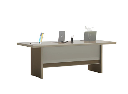 Scrivania elegante in beige-grigio con ampia superficie di lavoro