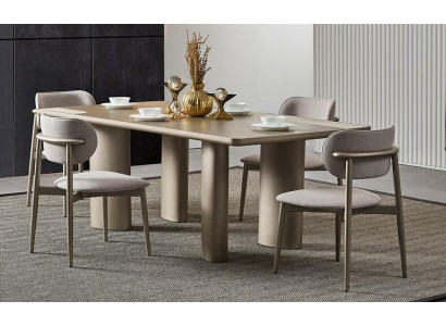 Elegante tavolo da pranzo beige con gambe in legno e 4 sedie in tessuto