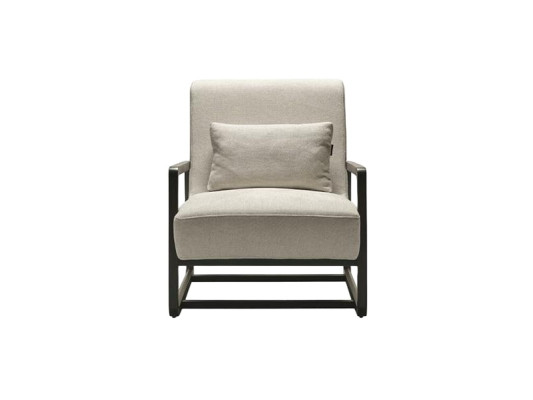 Poltrona moderna in tessuto beige con telaio in legno