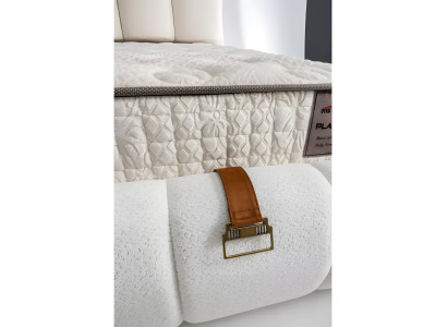 Letto bianco elegante con materasso in design moderno