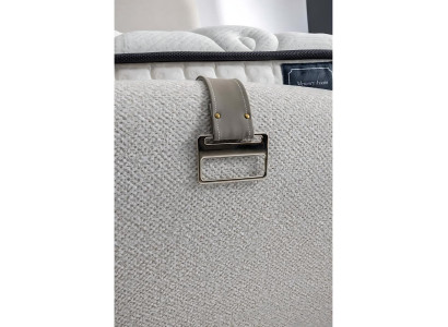 Letto moderno bianco con materasso in tessuto e legno