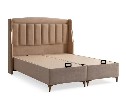 Elegante letto marrone con materasso in tessuto e legno