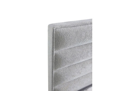 Letto in tessuto grigio moderno con materasso dal design elegante