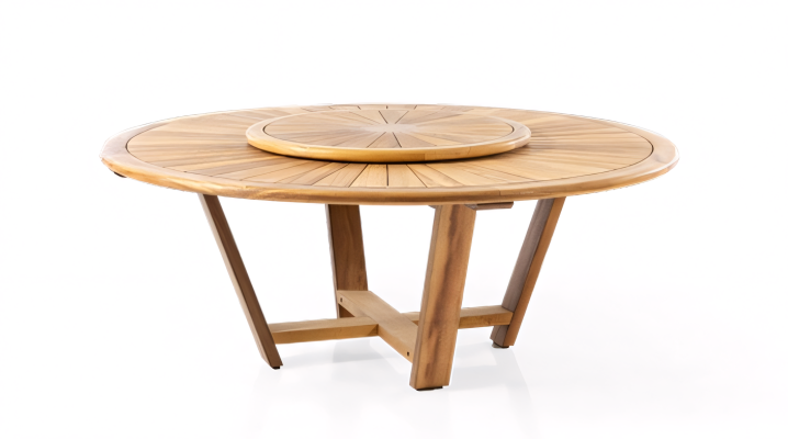 Tavolo da pranzo minimalista che crea convivialità