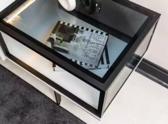 Un incomparabile mobile TV e mensole in stile minimalista.