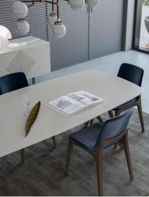 Set da pranzo moderno, set da pranzo bianco con credenza e spazio di archiviazione.