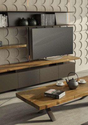 Moderno supporto TV con mensole da parete, armadietti di lusso in noce naturale