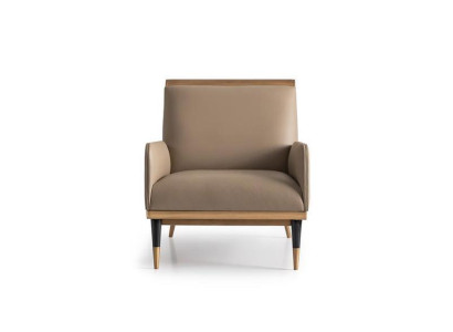 Poltrona singola di lusso in ecopelle beige per salotto