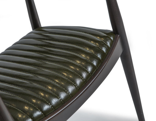 Design della sedia da pranzo con braccioli. Nuovo sedile in legno nero.