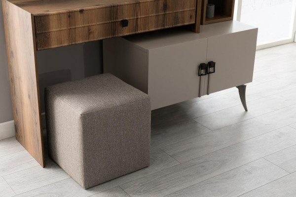 Moderno tavolino trucco in legno per camera da letto con specchio, arredamento di lusso di design.