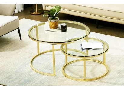 Due tavolini da salotto con piano in vetro e gambe in metallo color oro, mobili da soggiorno