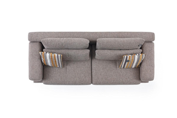 Divano moderno a 3 posti di stile designer per soggiorno in tessuto con cuscini e cuscini per lo schienale