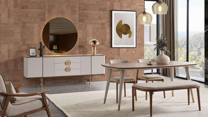 Set da pranzo perfetto con tavolo da pranzo, 4 sedie, mobiletto, specchio e panca, 8 pezzi.   Set da pranzo perfetto con tavolo da pranzo, 4 sedie, mobiletto, specchio e panca, 8 pezzi.