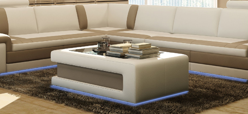 Tavolino design imbottito per soggiorno moderno con divano.  