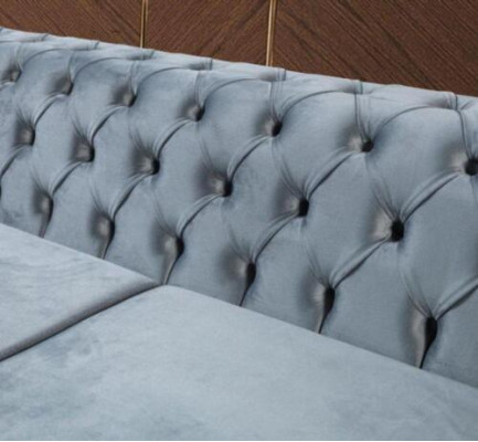 Divano a tre posti Chesterfield di lusso in velluto grigio nuovo.