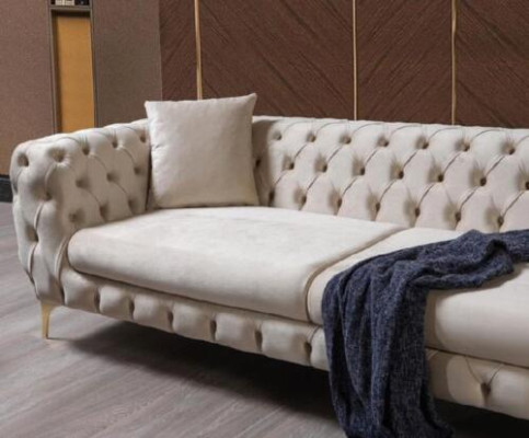 Divano a tre posti Chesterfield di lusso in velluto grigio nuovo.