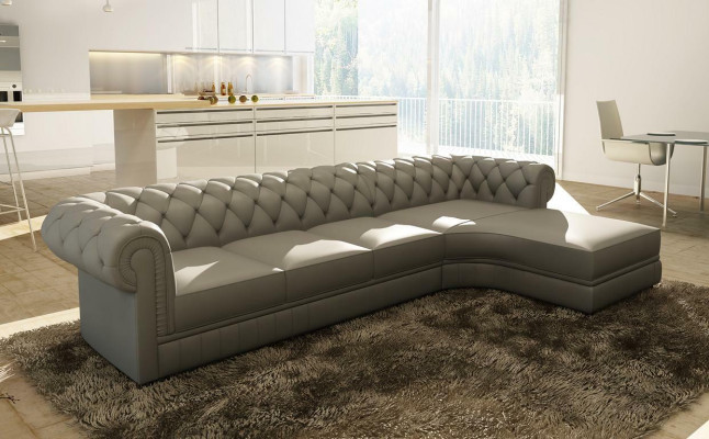 Classico set di divani Chesterfield in pelle ad angolo con imbottitura.