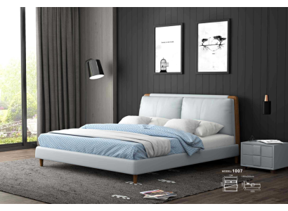 Moderno letto matrimoniale 180x200 in design in pelle bianca su gambe di legno
