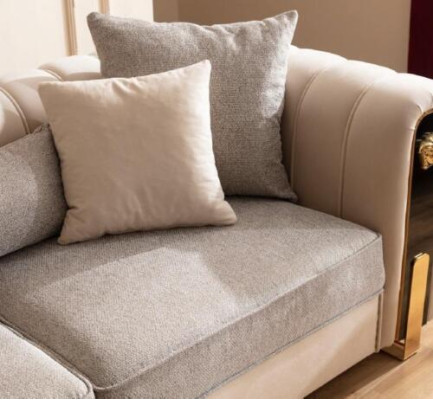 Divano a 3 posti imbottito di lusso in beige in stile contemporaneo.