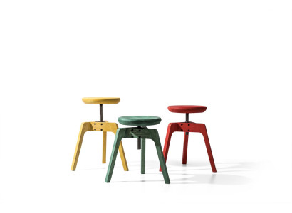 Set moderno con 3 sedie di design di lusso in legno di alta qualità.