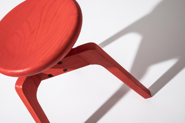 Set moderno con 3 sedie di design di lusso in legno di alta qualità.
