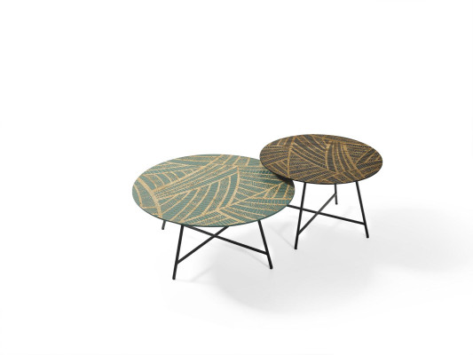 Sofisticato set di arredamento con 2 tavolini rotondi in stile contemporaneo.