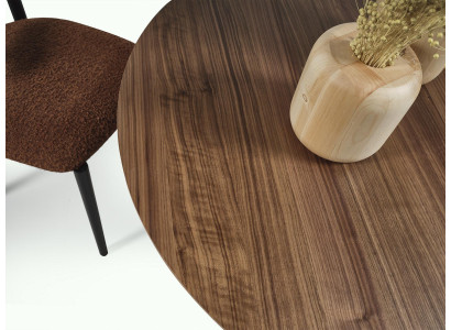 Set elegante di 2 lussuosi tavoli in legno dal design italiano moderno.