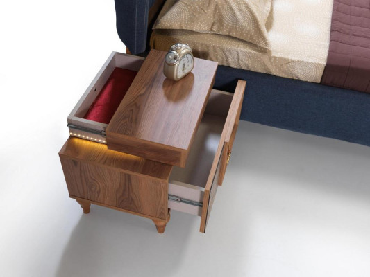 Camera da letto comodino tavolino design moderno nuovo color legno marrone.