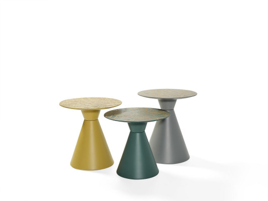 Set di lusso composto da 3 tavoli di design in legno naturale per il soggiorno