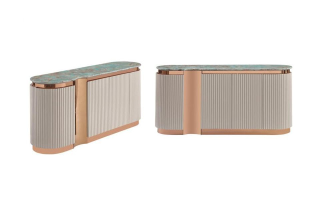 Elegante credenza con specchio in legno beige per il sala da pranzo.