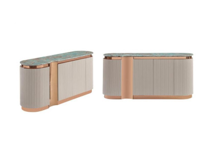 Elegante credenza con specchio in legno beige per il sala da pranzo.