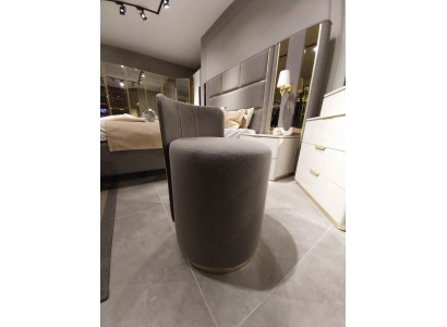 Sgabelli design in legno, mobili di lusso per il salotto.