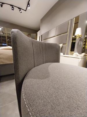 Sgabelli design in legno, mobili di lusso per il salotto.