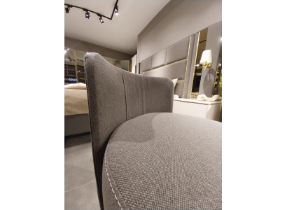 Sgabelli design in legno, mobili di lusso per il salotto.