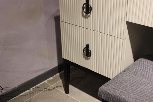 Esclusiva consolle trucco da designer con specchio Funzionale e lussuoso Nuovo