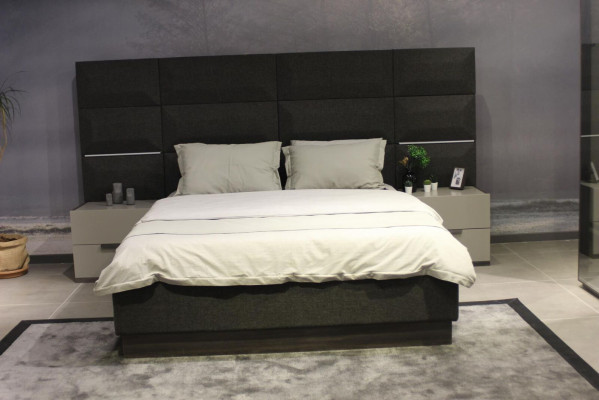 Set da camera da letto di lusso, letto di design, 2 comodini in legno completamente nuovi, 3 pezzi.