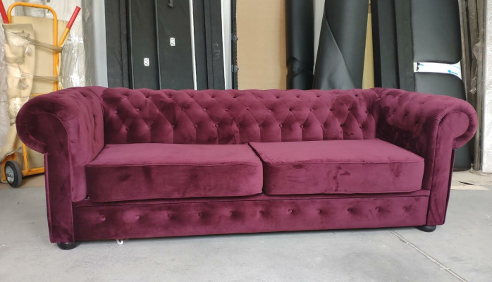 Divano 2 posti Imbottitura in metallo Design Divani in velluto Stile vintage Chesterfield.