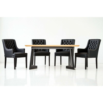 Tavolo da pranzo di design con 4 sedie Chesterfield gruppo di sedute.