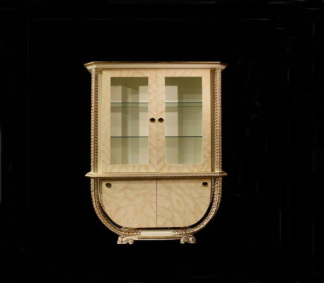 Set da sala da pranzo classico. Tavolo da pranzo raffinato, 4 sedie, credenza, vetrina, 8 pezzi.