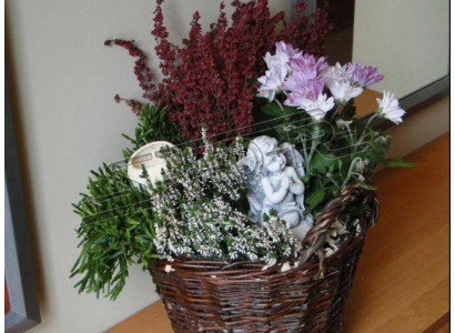 Angelo della fossa, croce classica, decorazione tombale, ornamento tombale, statua in pietra.