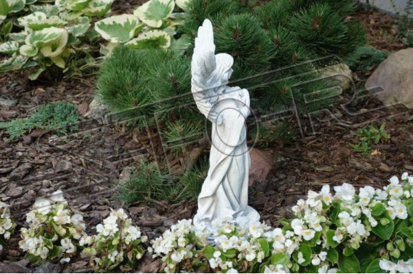 Decorazione tombale in pietra con figura scultura di angelo dio sacro