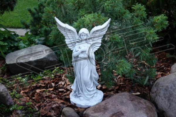 Decorazione tombale in pietra con figura scultura di angelo dio sacro