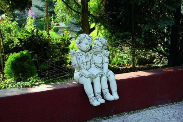 Statua figura bambini su panchina statue figure scultura sculture