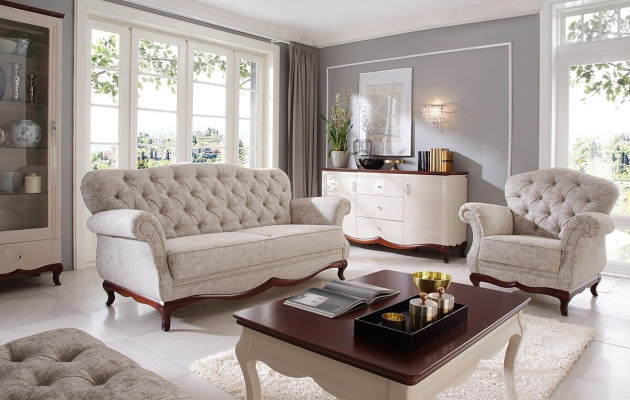 Divano letto Chesterfield con funzione letto a tre posti in tessuto.